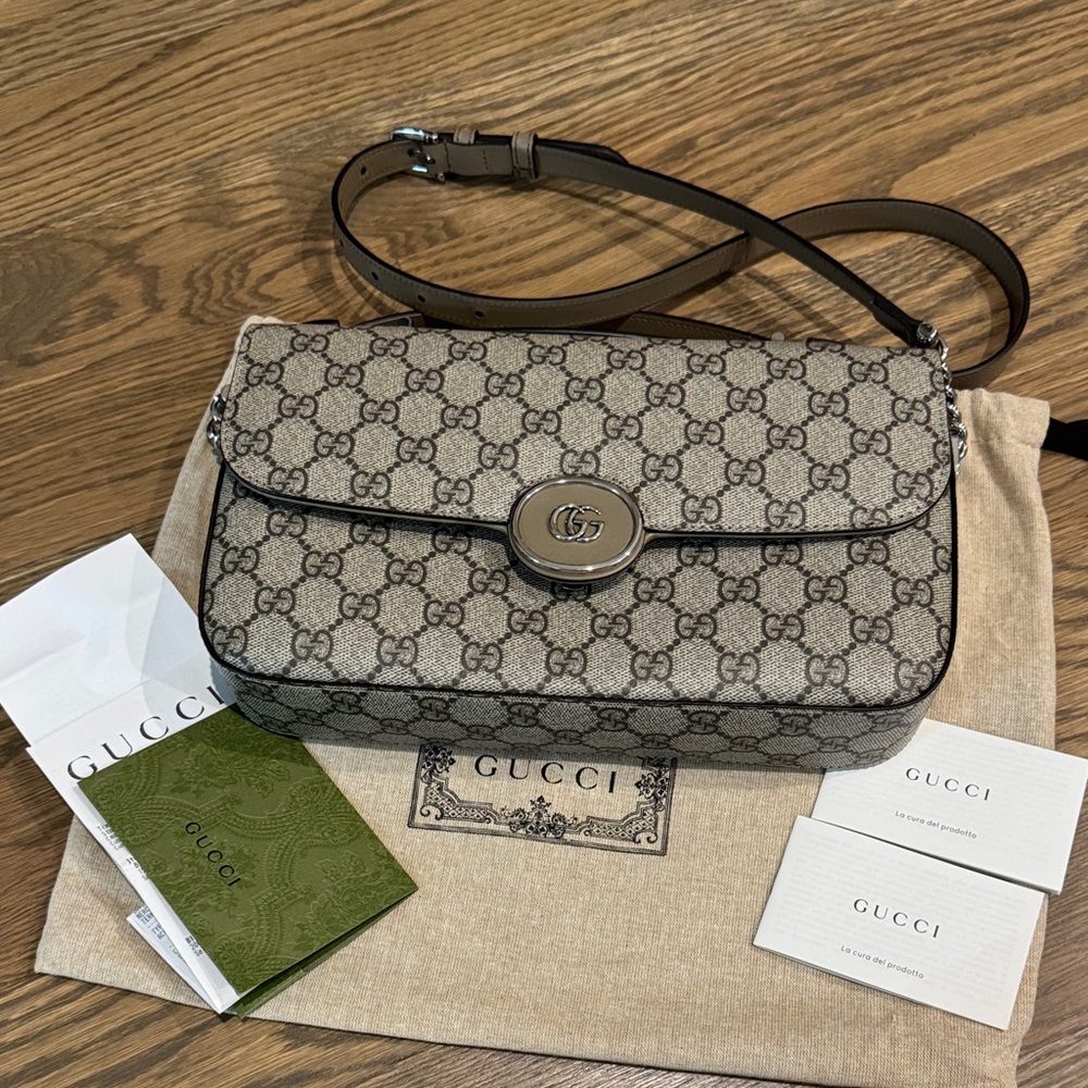 Gucci doble GG 739721